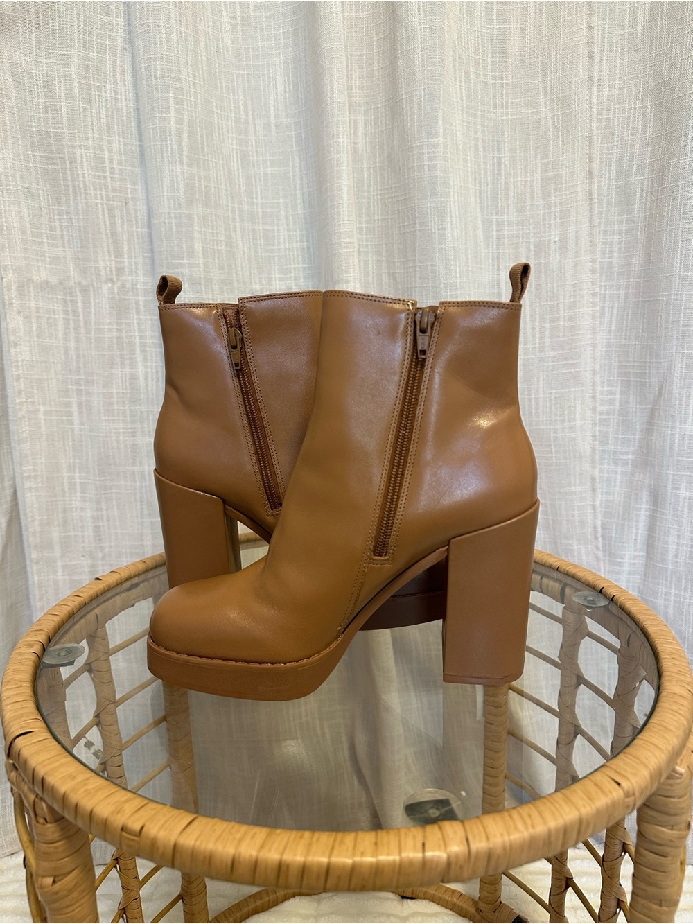 Gianni Bini Ah-Mazed Caramel Brown Block Heel Platform Chelsea Boots. - Picture 2 of 11